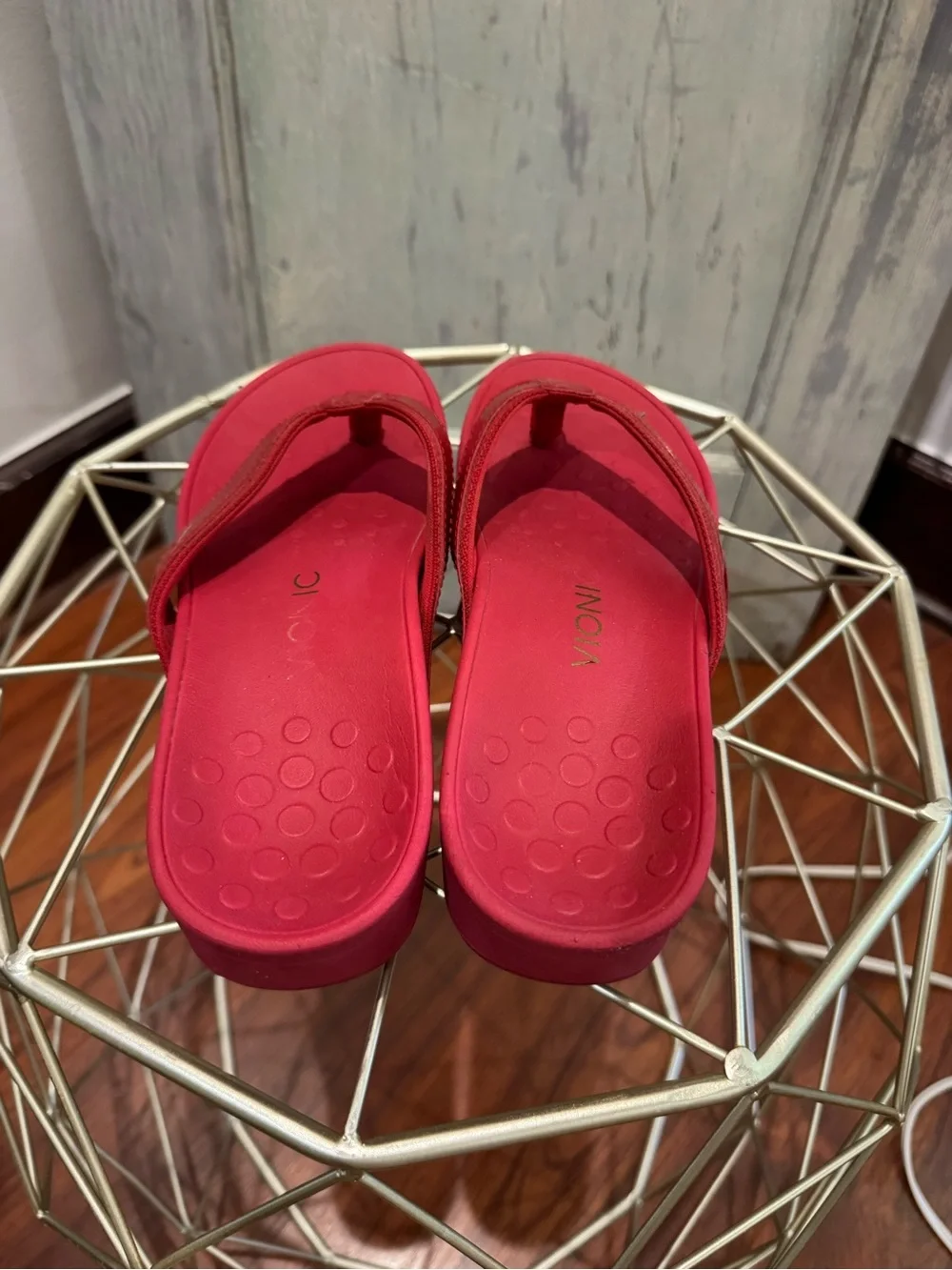 Vionic Red Sandals Size 8
